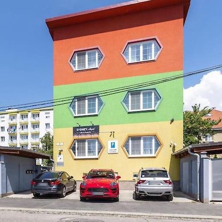 ברטיסלאבה Cozy Apartment Near Hockey & Football Arena מראה חיצוני תמונה