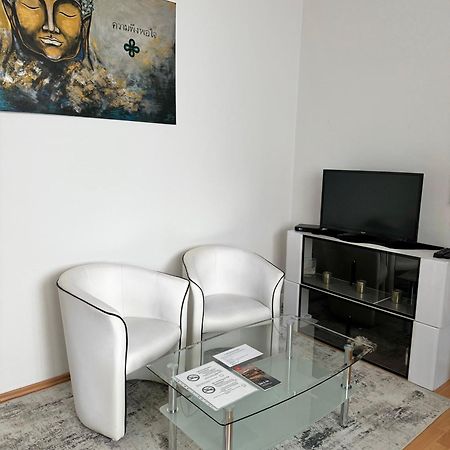ברטיסלאבה Cozy Apartment Near Hockey & Football Arena מראה חיצוני תמונה
