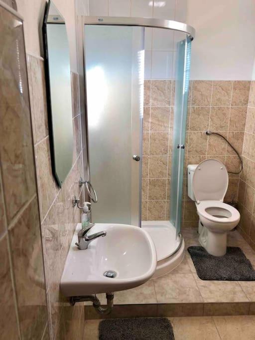 ברטיסלאבה Cozy Apartment Near Hockey & Football Arena מראה חיצוני תמונה