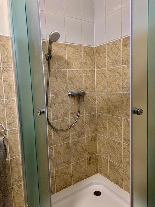 ברטיסלאבה Cozy Apartment Near Hockey & Football Arena מראה חיצוני תמונה